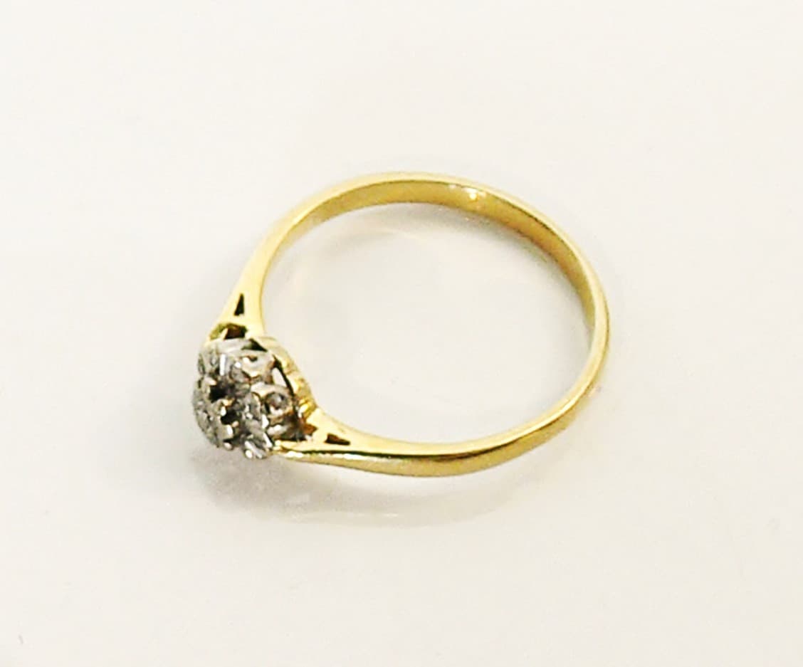 Vintage 18ct Clear Stone Cluster Ring